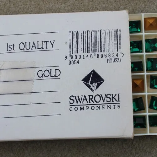1 cabochon carré swarovski de 8 mm emeraude (4400)