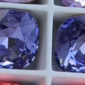 1 cabochon swarovski carré 10 mm tanzanite (4470)