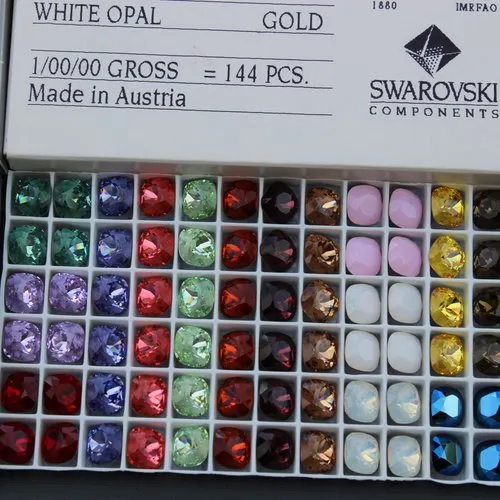 1 cabochon swarovski carré 10 mm tanzanite (4470)