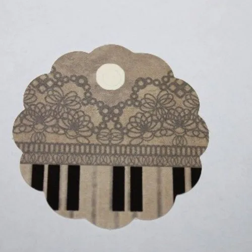 1 etiquette ronde dentelle scrapbooking, piano, avec oeillet, vintage, sepia, env 6.3cm