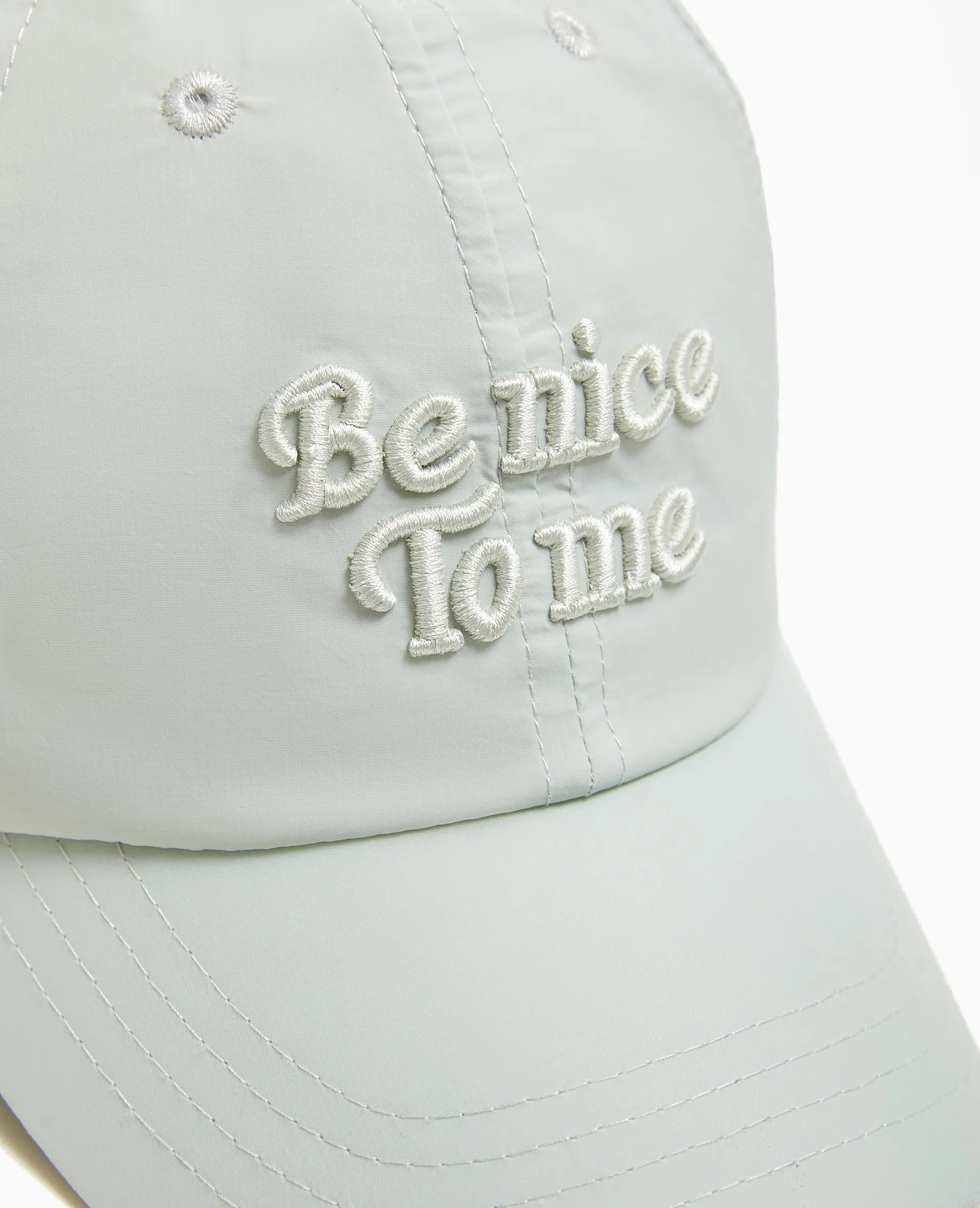 Casquette avec broderie relief