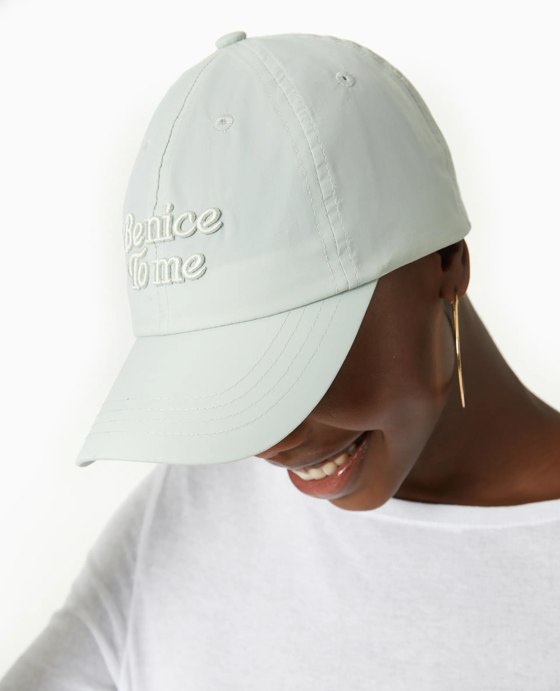Casquette avec broderie relief