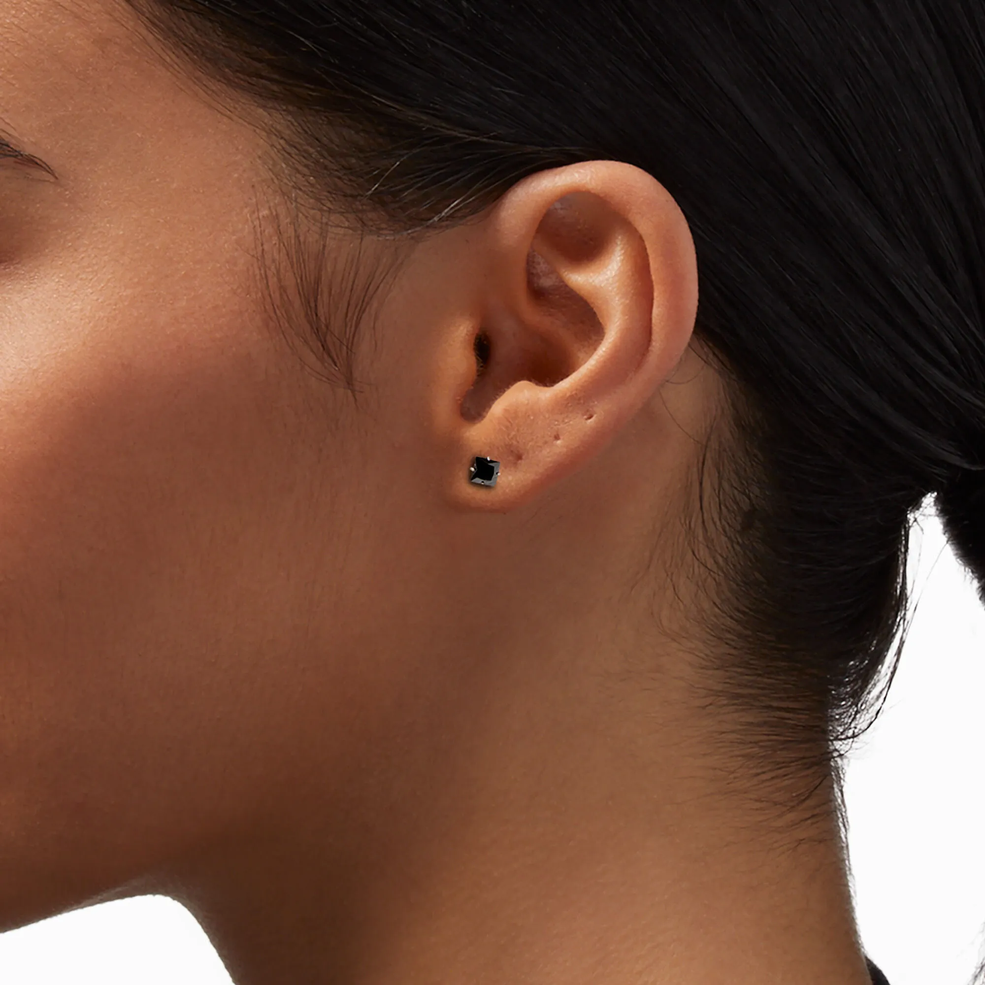 Clous d’oreille carrés 4 mm en zircon cubique noirs en titane - Collection C Luxe