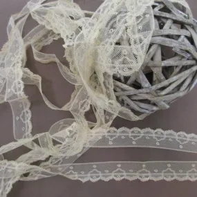 Délicate dentelle ancienne écrue
