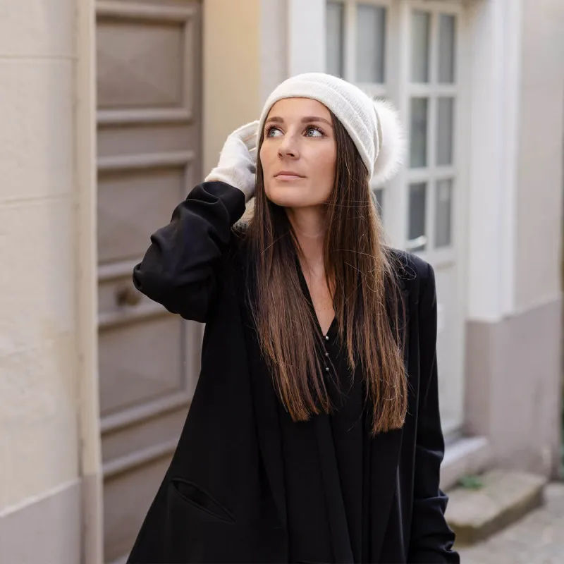 Le bonnet blanc avec pompon en fourrure renard - Léa Clément - Scarpe