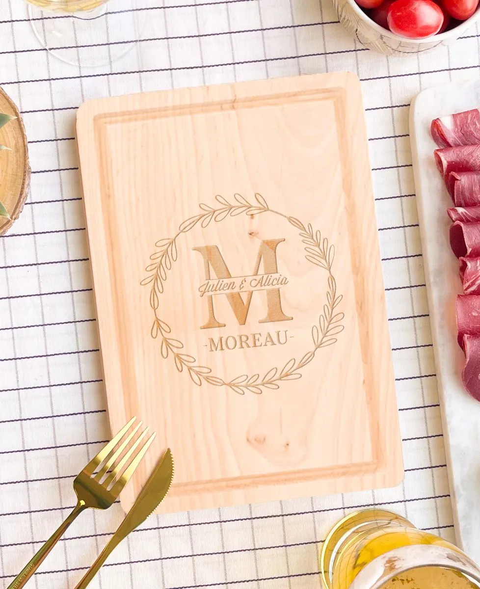 Planche apéro Initiales et couronne gravées