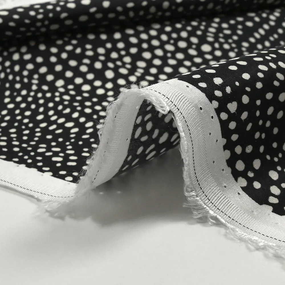 Satin de viscose imprimé confettis parsemés fond noir